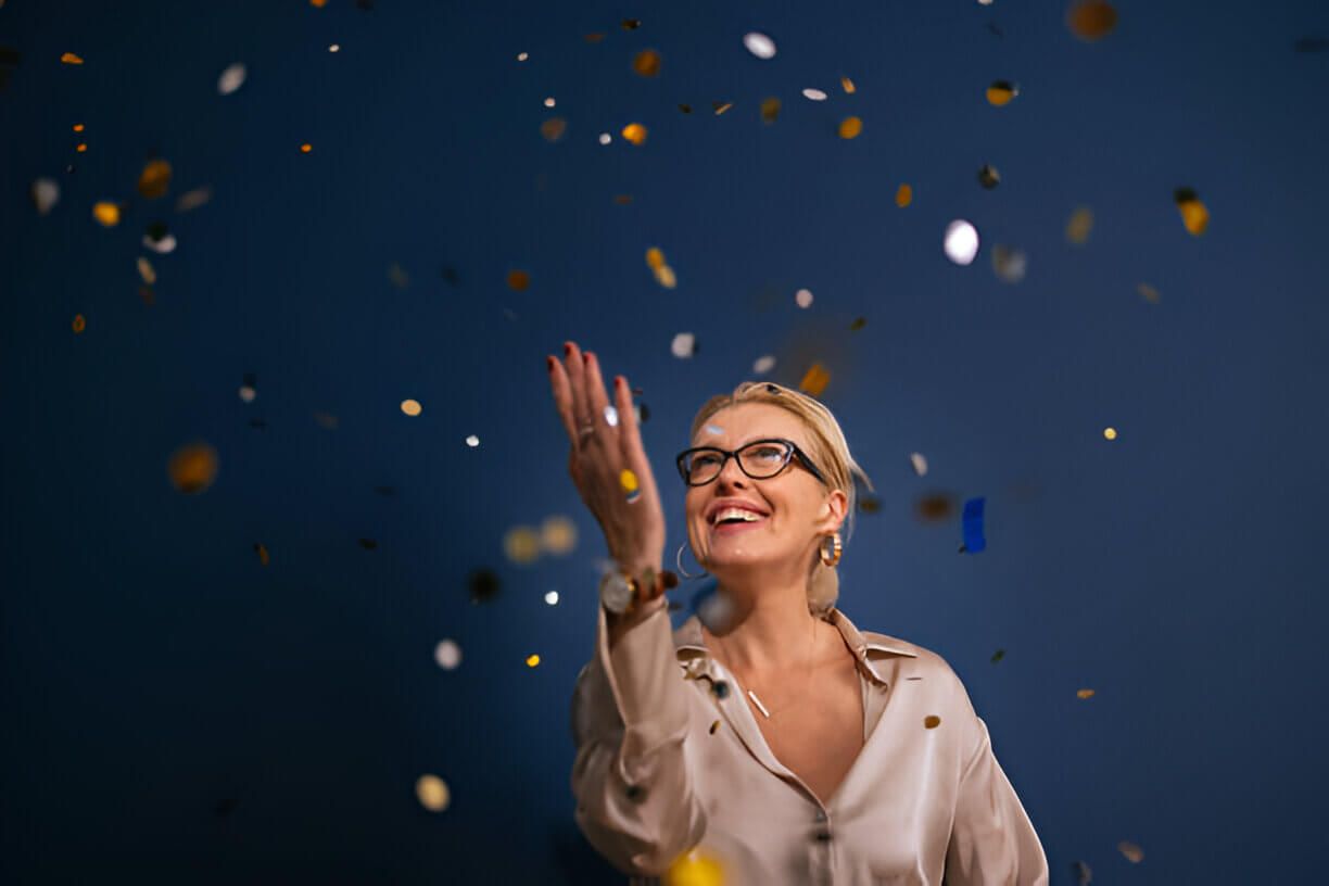 Women wear cat-eye glasses 